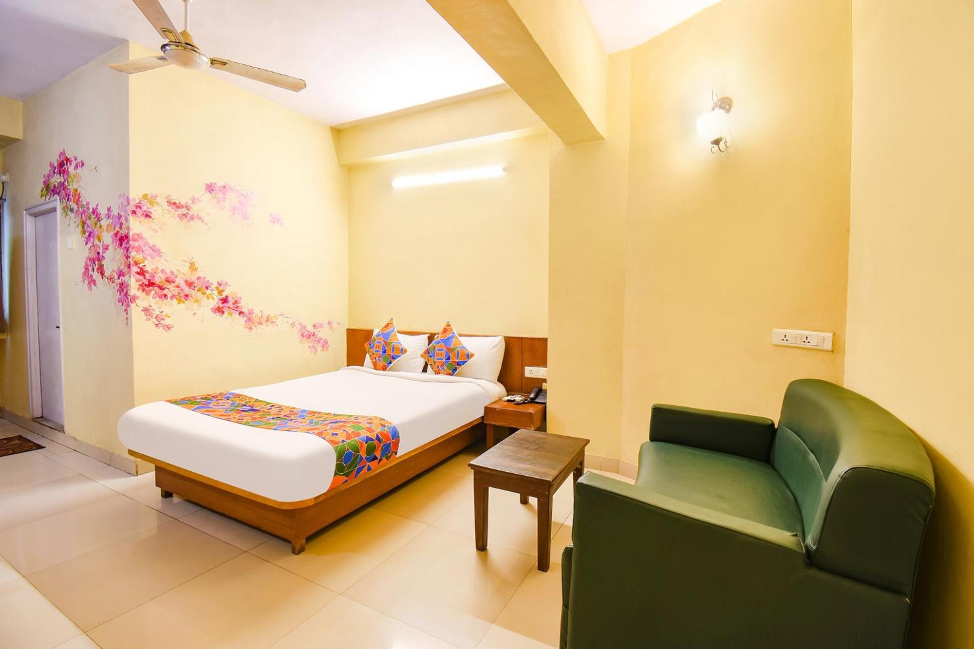 Fabhotel Prime Yash Residency - Nr Lonavala Railway Station ภายนอก รูปภาพ
